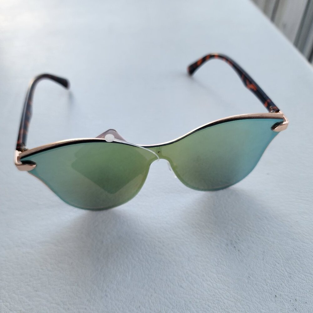 NWT Women's Sunglasses Collections Mirrored Lens Cat Eye Sunglasses